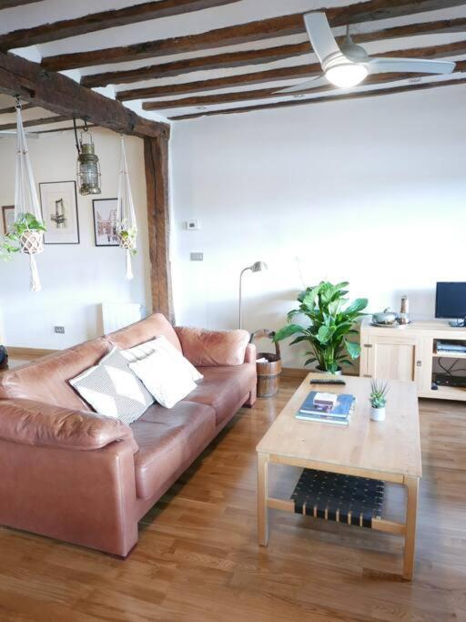 카스트로우르디알레스 Sea Views In The Heart Of The Old Town 아파트 외부 사진