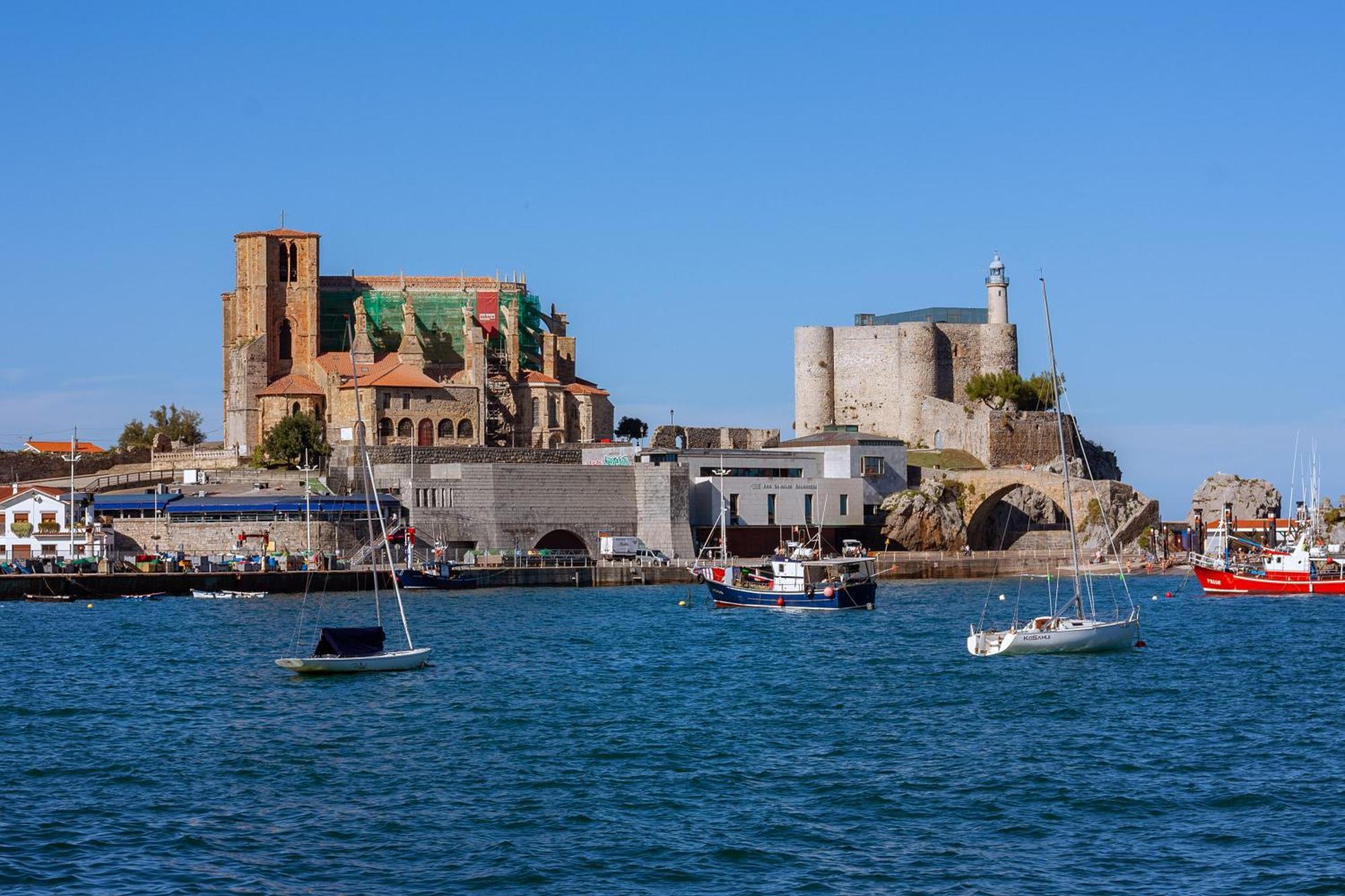 카스트로우르디알레스 Sea Views In The Heart Of The Old Town 아파트 외부 사진